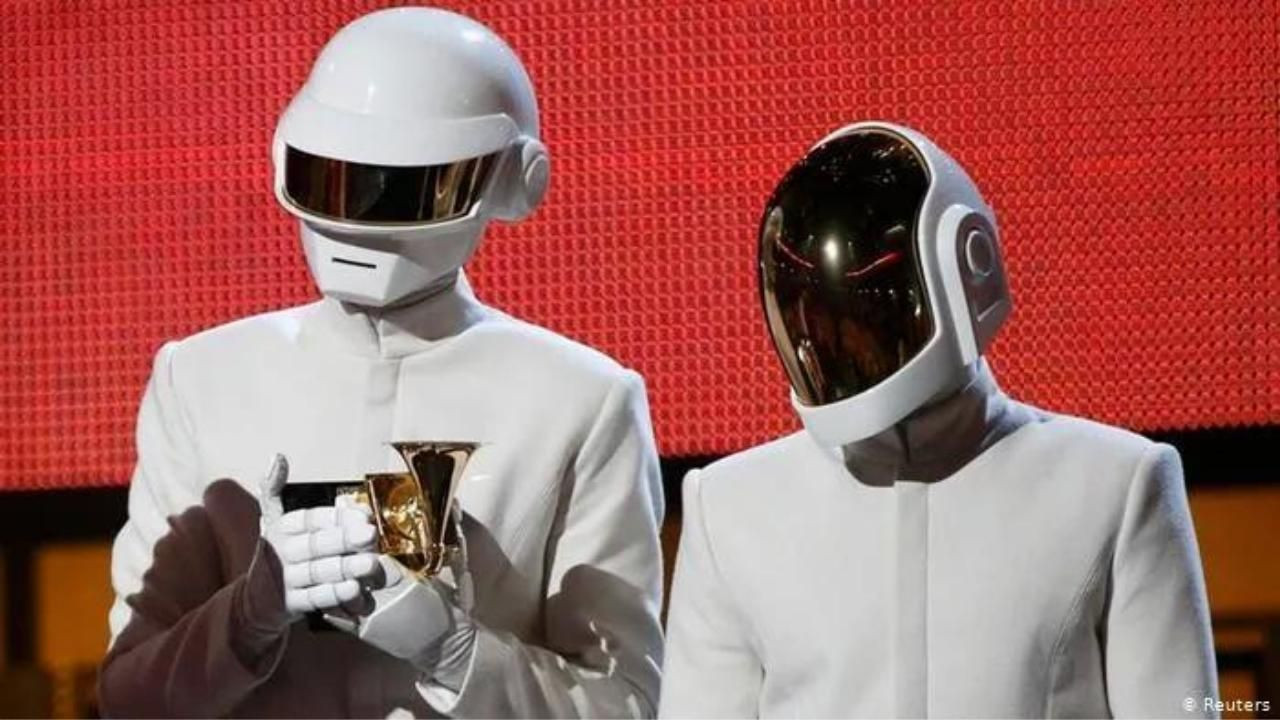 Daft Punk üyesi Thomas Bangalter solo kariyerine başlıyor! - Sayfa 8