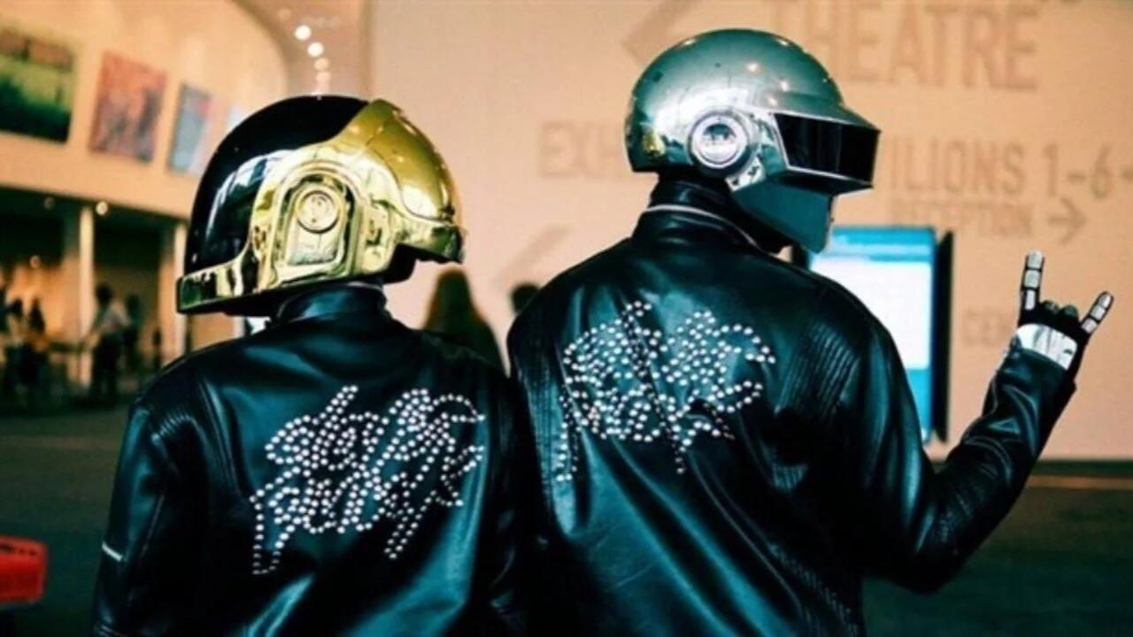 Daft Punk üyesi Thomas Bangalter solo kariyerine başlıyor! - Sayfa 9