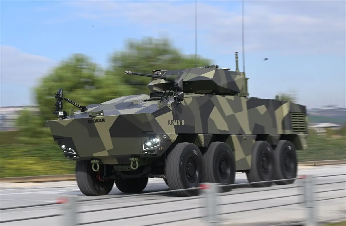 Türkiye'nin yerli motorlu ilk 8x8 aracı göreve hazır