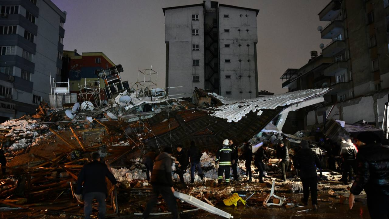 Türkiye'nin yarısı hissetti! İşte afet bölgesinden ilk görüntüler... - Sayfa 3