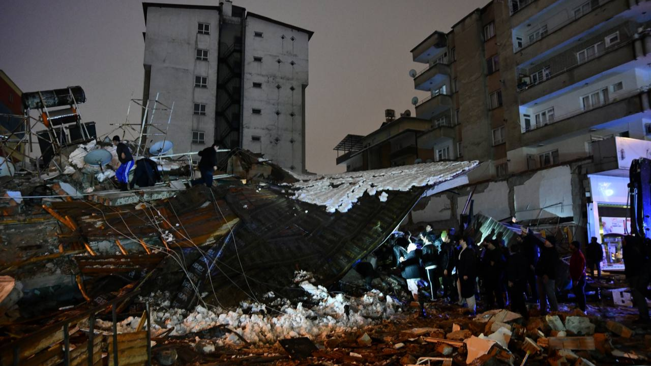Türkiye'nin yarısı hissetti! İşte afet bölgesinden ilk görüntüler... - Sayfa 8