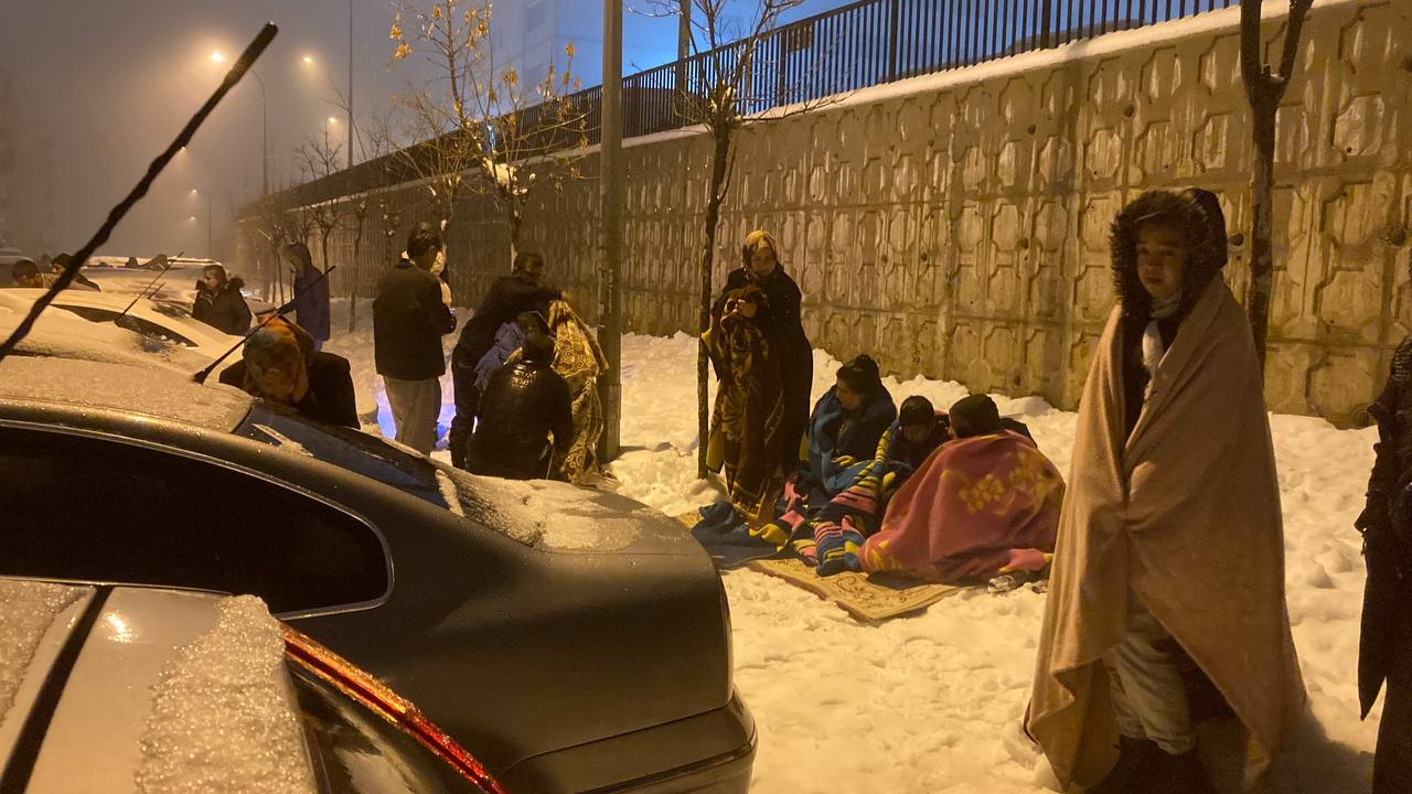 Türkiye'nin yarısı hissetti! İşte afet bölgesinden ilk görüntüler... - Sayfa 10