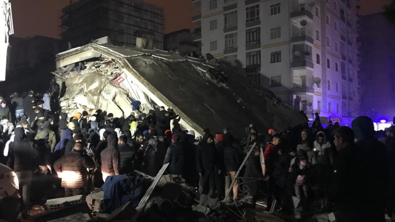 Türkiye'nin yarısı hissetti! İşte afet bölgesinden ilk görüntüler... - Sayfa 11