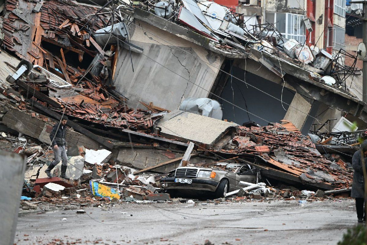 Deprem sonrasında Hatay'da yıkılan binalar drone ile görütülendi! - Sayfa 7