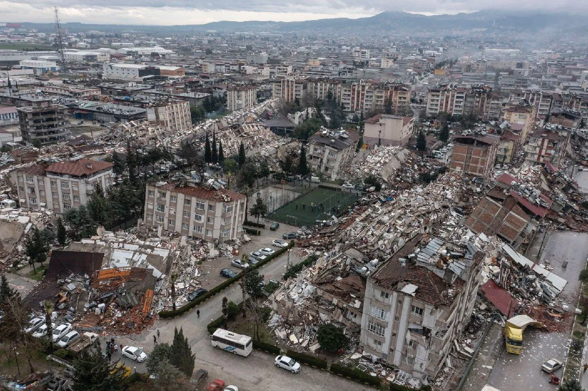 Deprem sonrasında Hatay'da yıkılan binalar drone ile görütülendi!