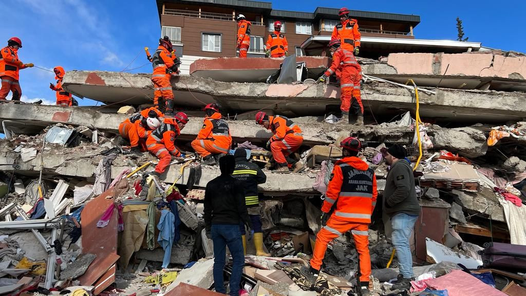 Depremlerin ardından Gaziantep'te yürek burkan kareler! - Sayfa 16