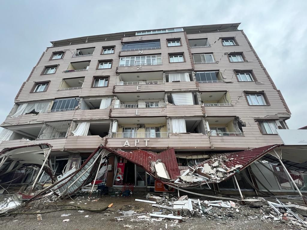 Depremlerin ardından Gaziantep'te yürek burkan kareler! - Sayfa 1