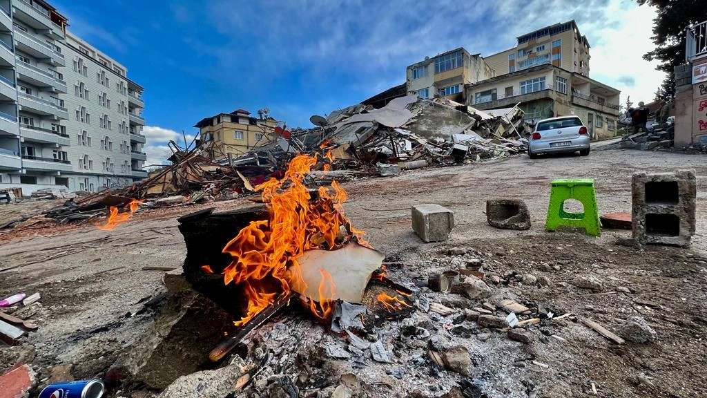 Depremlerin ardından Gaziantep'te yürek burkan kareler! - Sayfa 20