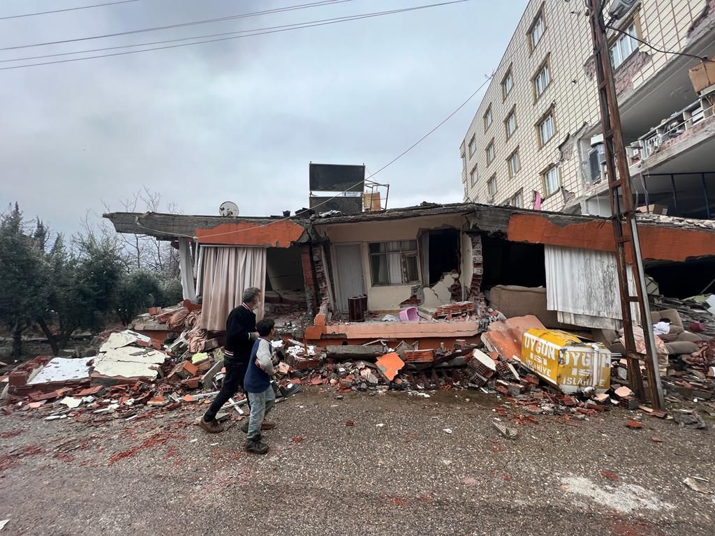 Depremlerin ardından Gaziantep'te yürek burkan kareler! - Sayfa 9