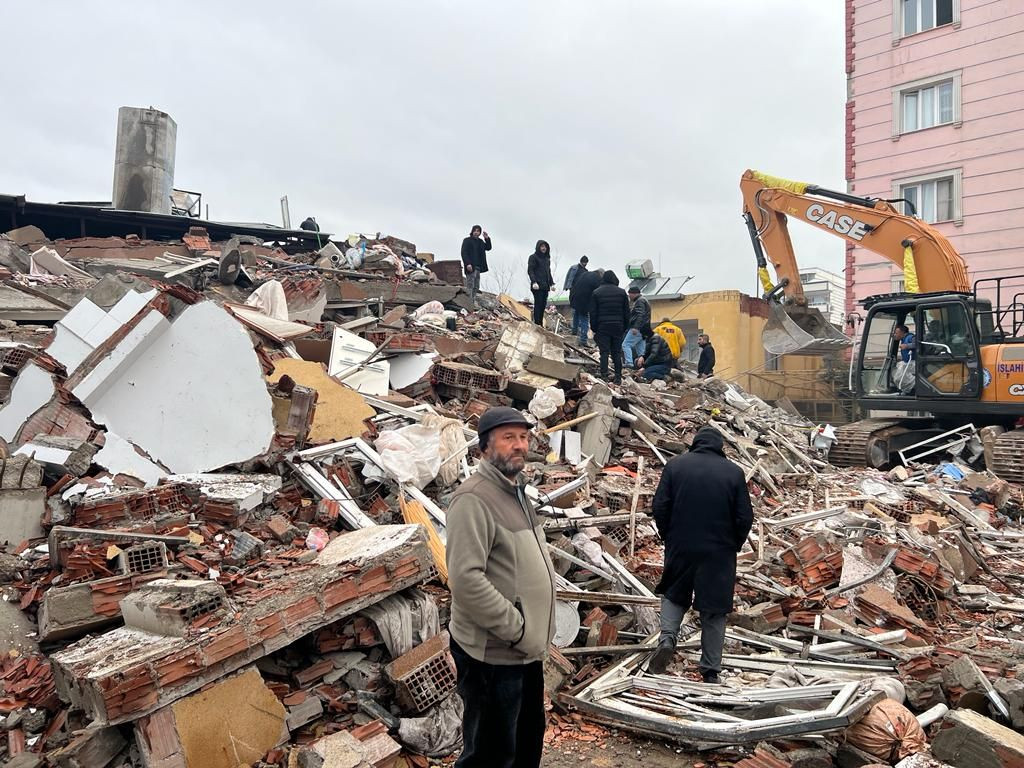 Depremlerin ardından Gaziantep'te yürek burkan kareler! - Sayfa 13