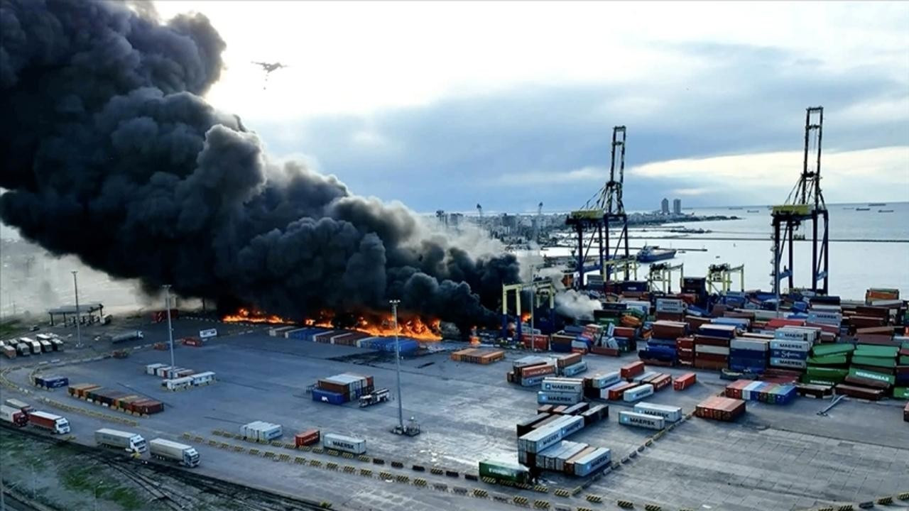 İskenderun Limanı'ndaki yangın söndürüldü!