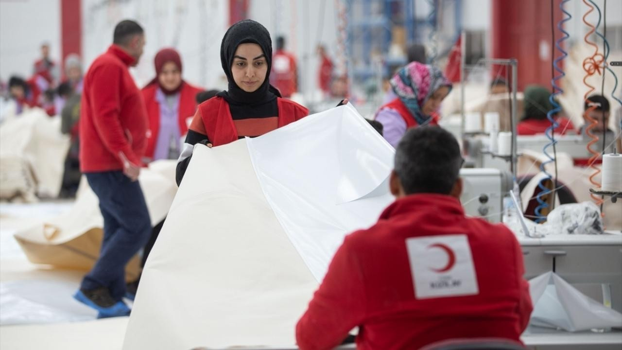Türk Kızılay,  çadır üretimini iki katına çıkardı