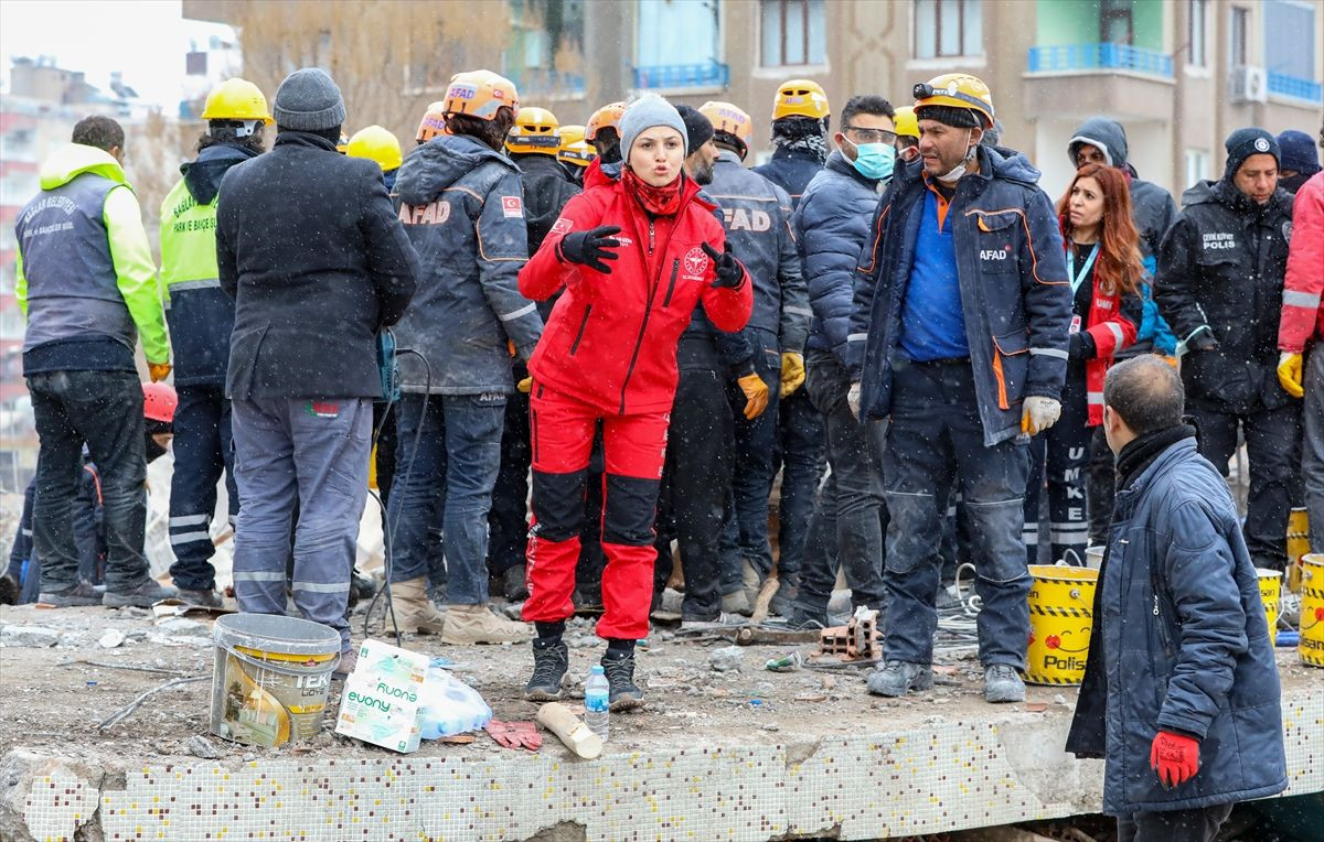 Arama Kurtarma çalışmalarının kadın kahramanlarından bazı kareler! - Sayfa 5