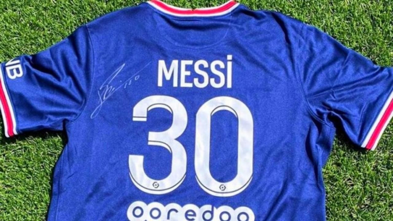Messi'nin forması satışta! Geliri bağışlanacak