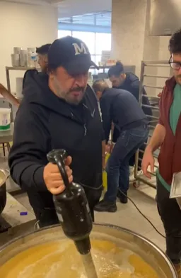 MasterChef Mehmet Yalçınkaya ve yarışmacıları deprem bölgesinde