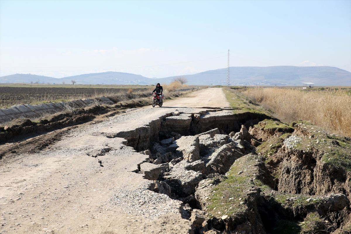 Kahramanmaraş'ta depremden hasar gören yollar drone ile görüntülendi - Sayfa 1