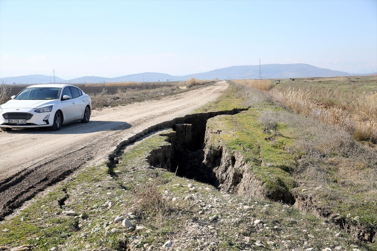 Kahramanmaraş'ta depremden hasar gören yollar drone ile görüntülendi - Sayfa 9