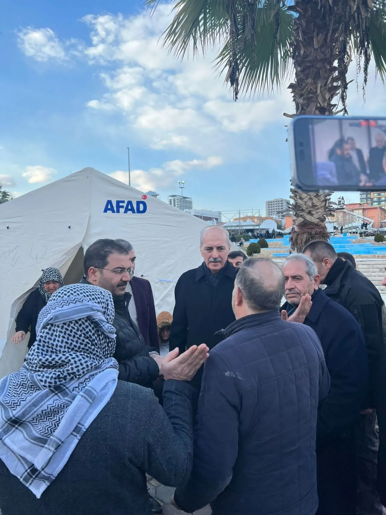 Kurtulmuş Şanlıurfa'da çadır kentleri ziyaret etti