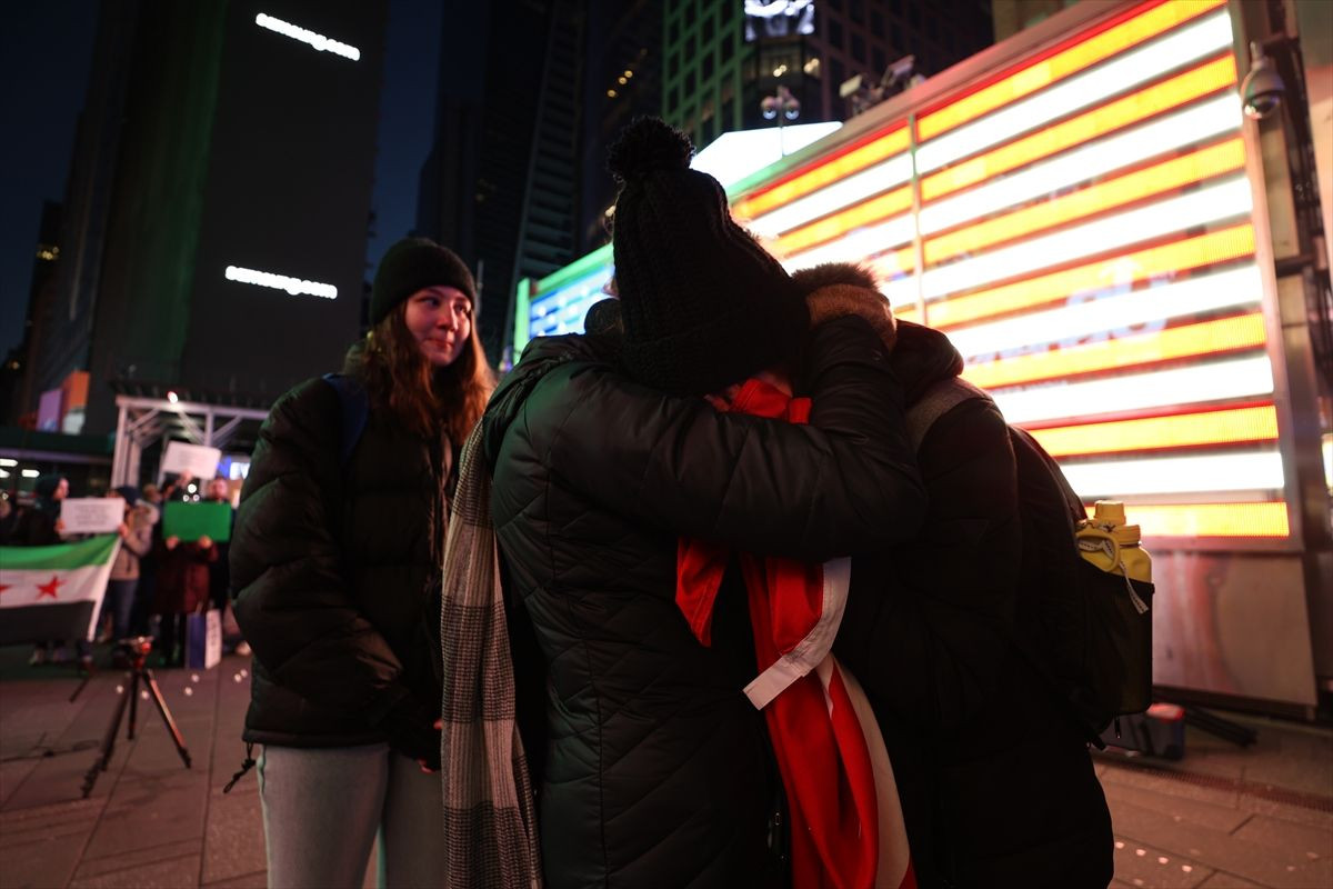 Times Meydanı'nda Türkiye'deki depremlerde hayatını kaybedenler anıldı - Sayfa 2