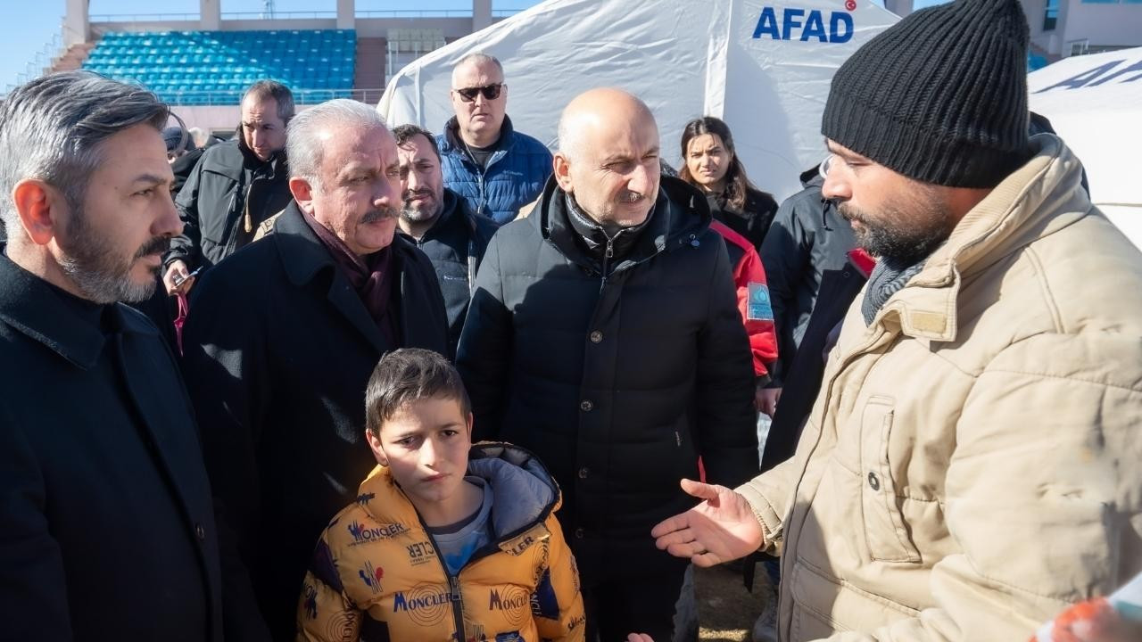 Şentop: “Hasarlı binalara kesinlikle girmeyin”