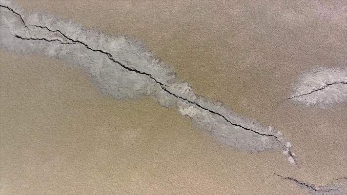 Elazığ'da fay hattındaki zemin sıvılaşması dron ile görüntülendi - Sayfa 1