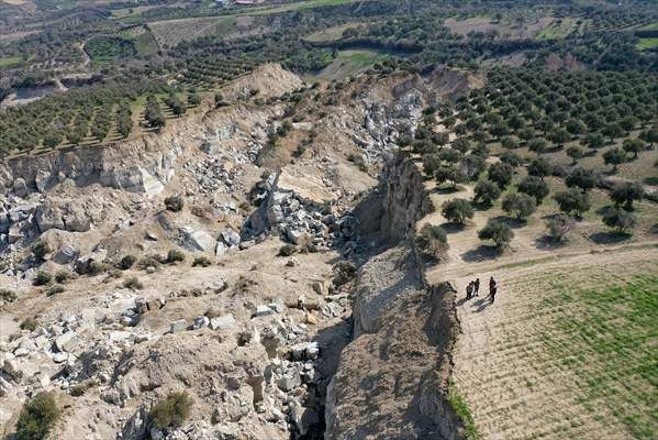 Hatay'da depremde oluşan yarık dron ile görüntülendi - Sayfa 5