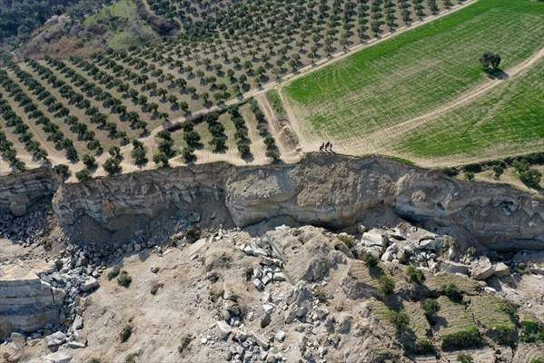 Hatay'da depremde oluşan yarık dron ile görüntülendi - Sayfa 6