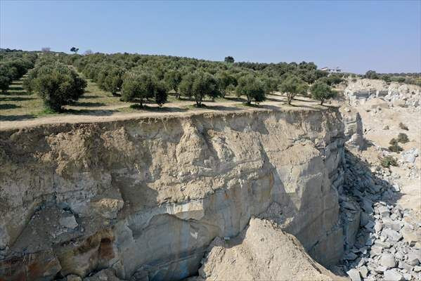 Hatay'da depremde oluşan yarık dron ile görüntülendi - Sayfa 8