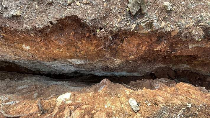 Göksun'da deprem nedeniyle derin yarıklar oluştu! Oluşan yarıklar dron ile görüntülendi! - Sayfa 8
