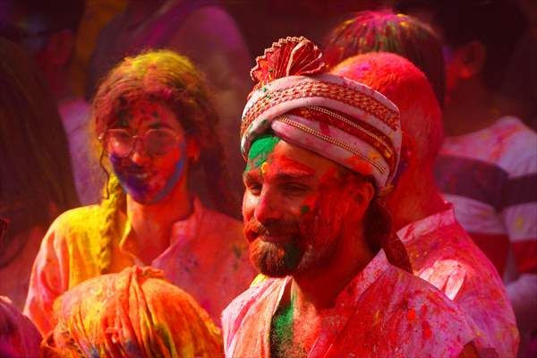 Hindistan’da 'renklerin festivali' kutlandı! - Sayfa 1