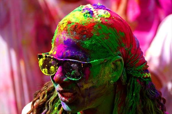 Hindistan’da 'renklerin festivali' kutlandı! - Sayfa 3