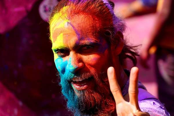 Hindistan’da 'renklerin festivali' kutlandı! - Sayfa 4