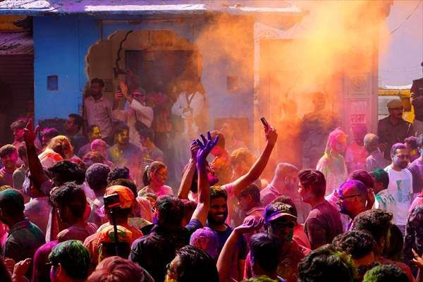 Hindistan’da 'renklerin festivali' kutlandı! - Sayfa 10