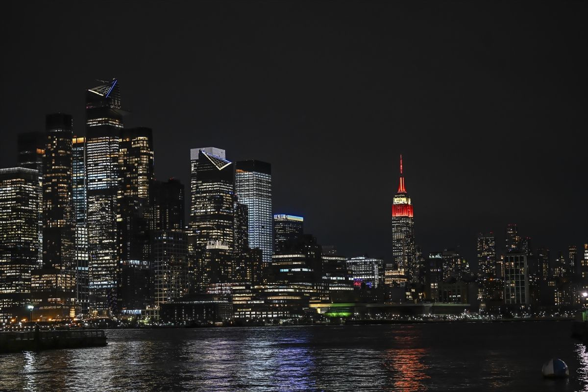 Empire State Binası Türk Bayrağı renkleriyle ışıklandırıldı - Sayfa 1