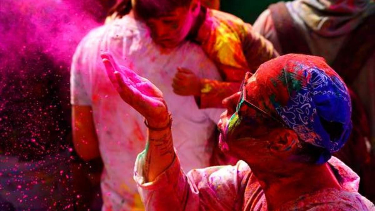 Hindistan’da 'renklerin festivali' kutlandı!