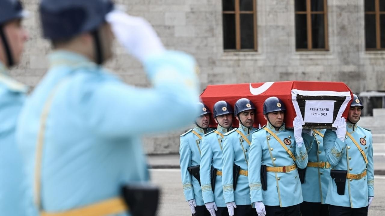 Eski bakan Tanır için, Meclis’te tören düzenlendi!