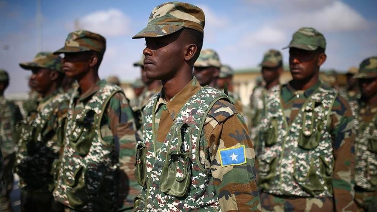 Somali'de ikisi asker 3 kişi idam edildi!