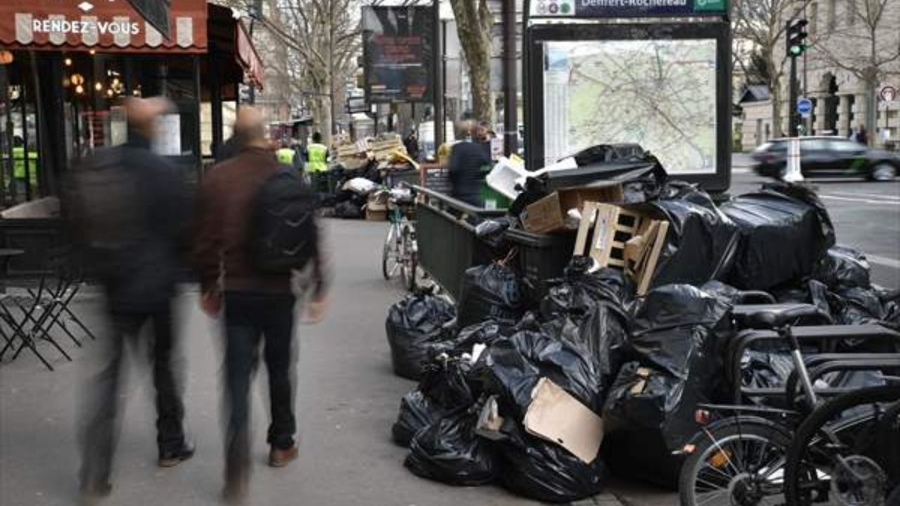 Paris sokakları çöp haline geldi!