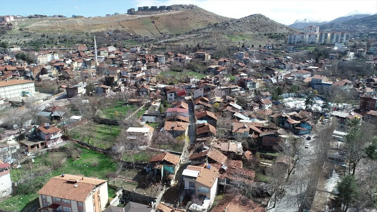 Birçok filmin çekildiği Yeşilyurt'ta 90 konak depremlerde hasar gördü