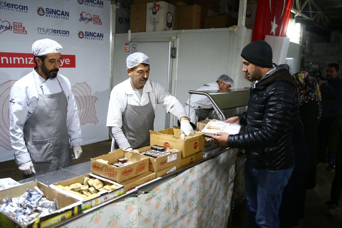 Deprem bölgesinde çadır ve konteyner kentlerde ilk sahur yapıldı - Sayfa 10