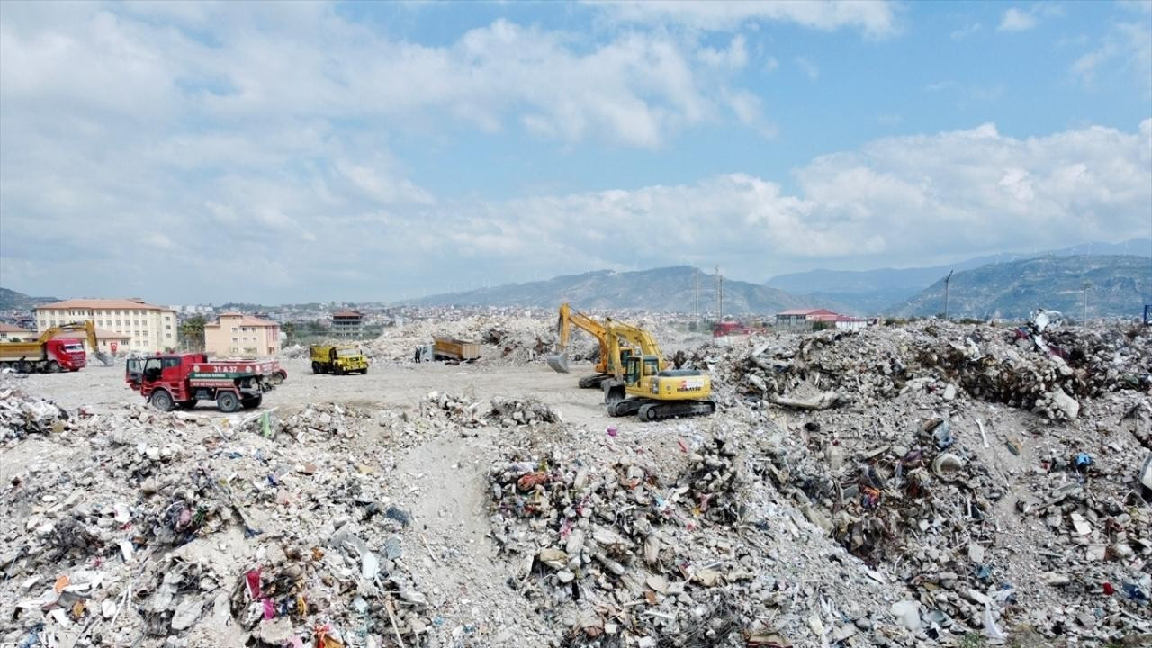 Hatay'da enkaz toplama alanları görüntülendi!