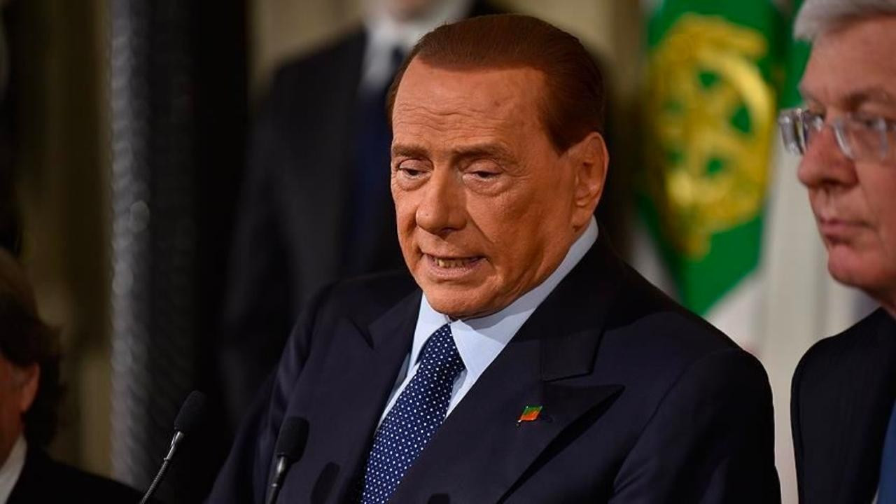 Berlusconi hastaneye kaldırıldı