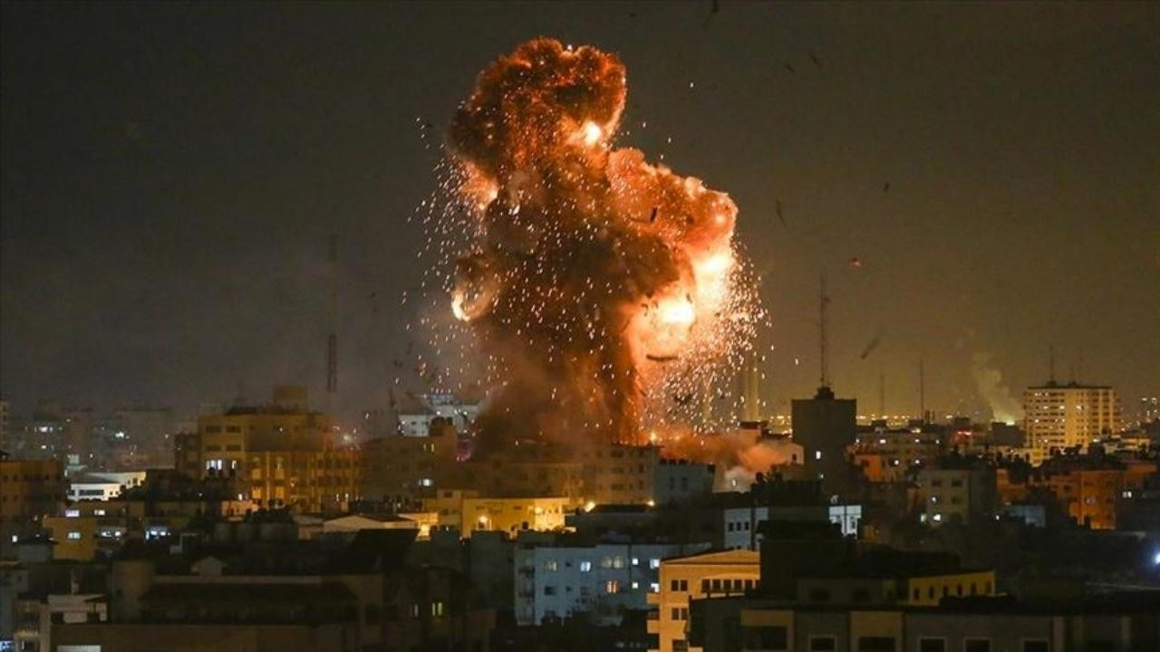 İsrail Gazze Şeridi'nin bombaladı