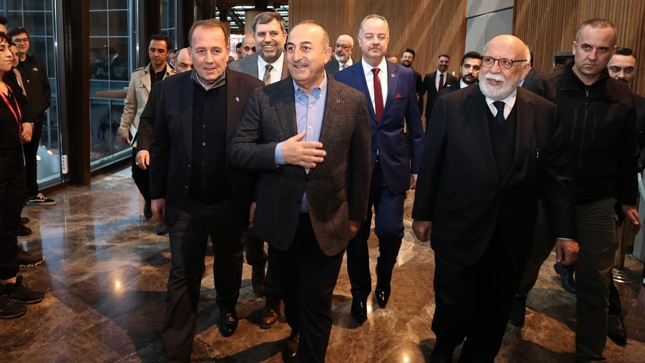 Mevlüt Çavuşoğlu, Togg Sergi Alanı'nı ziyaret etti