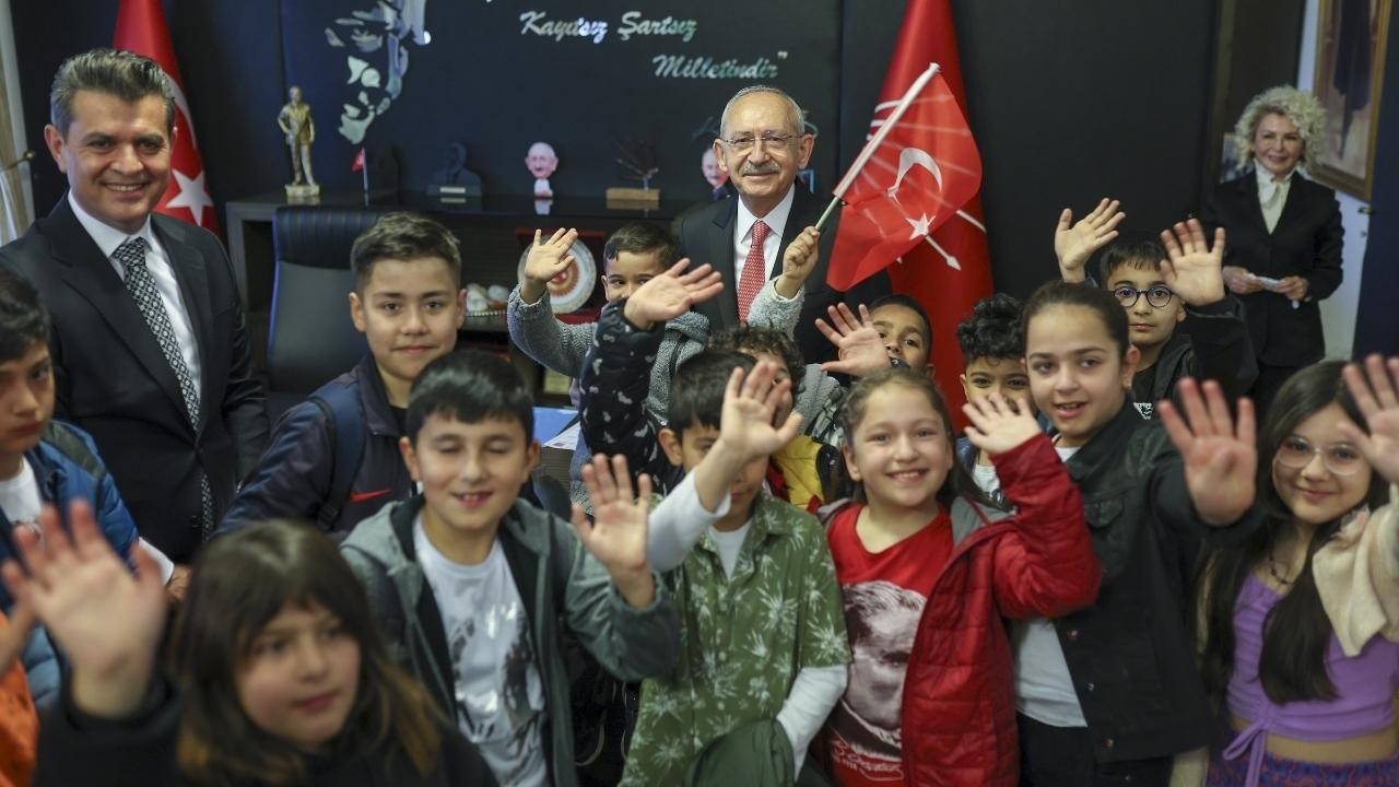 Kılıçdaroğlu depremzede çocuklarla bir araya geldi