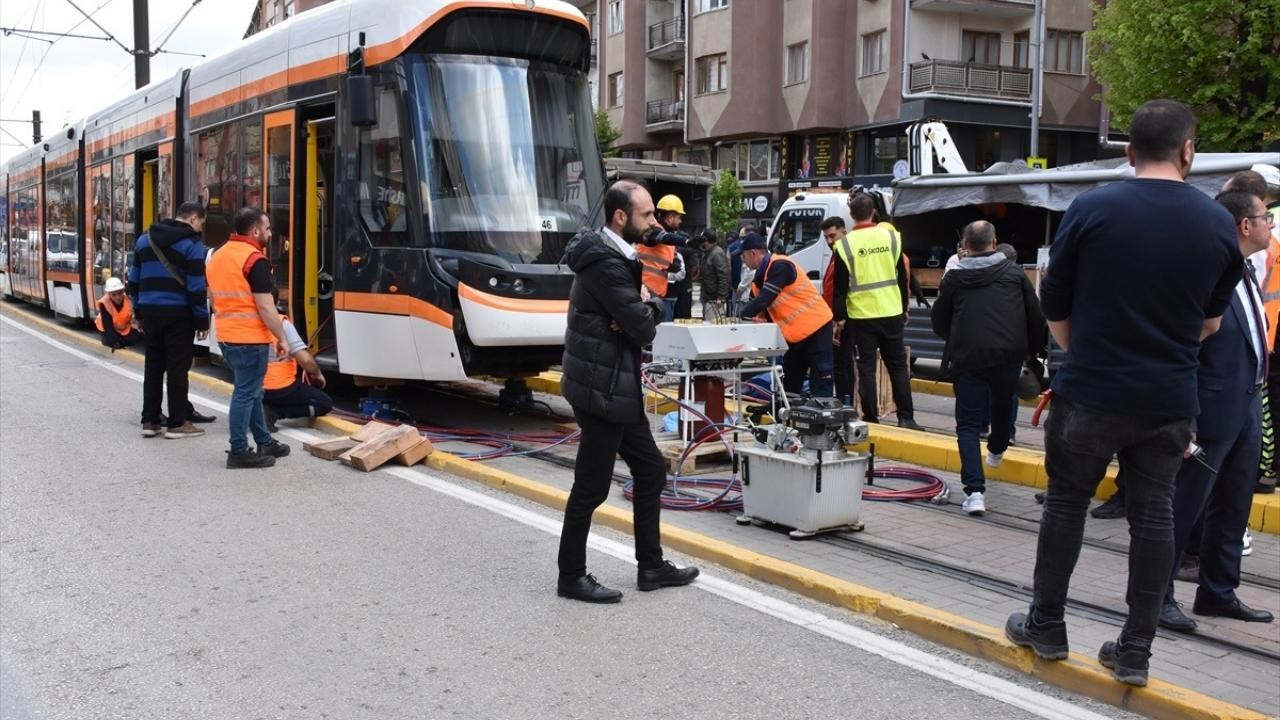 Tramvayın çarptığı kadın hayatını kaybetti