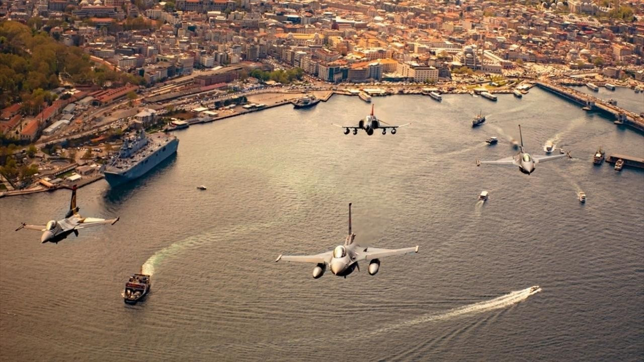 Hava Kuvvetleri'ne ait uçaklar İstanbul'da!
