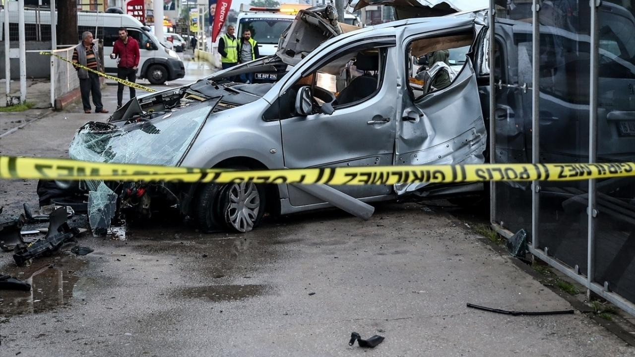 Bursa'da feci kaza! 2 ölü, 1 yaralı!