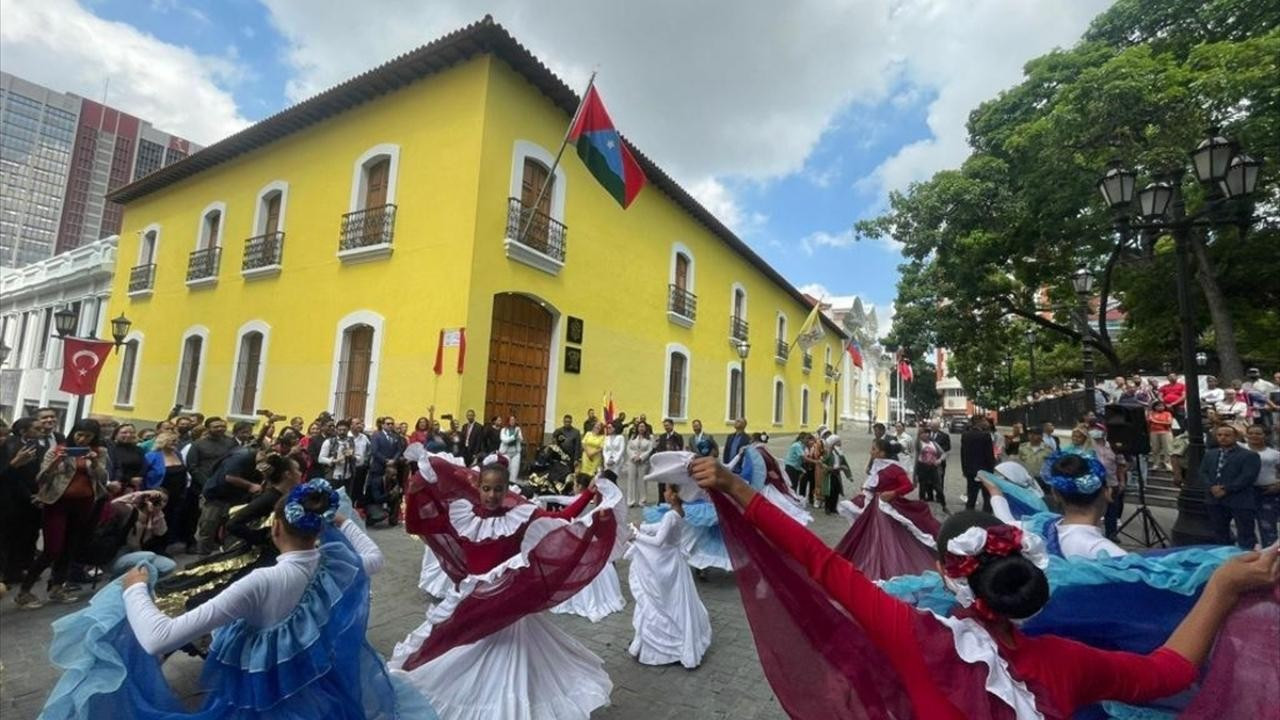 Venezuela'da tarihi caddenin ismi değişti!