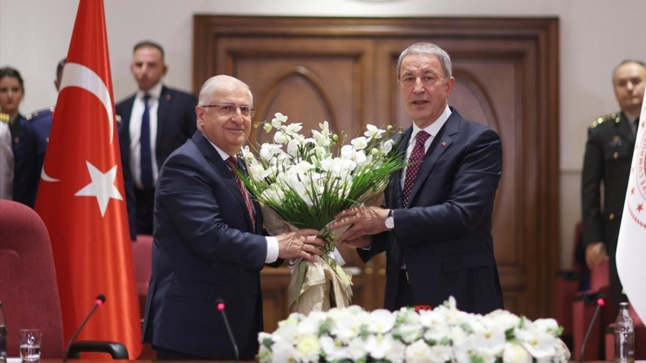 Eski bakanlar, görevlerini yeni bakanlara devretti! - Sayfa 15